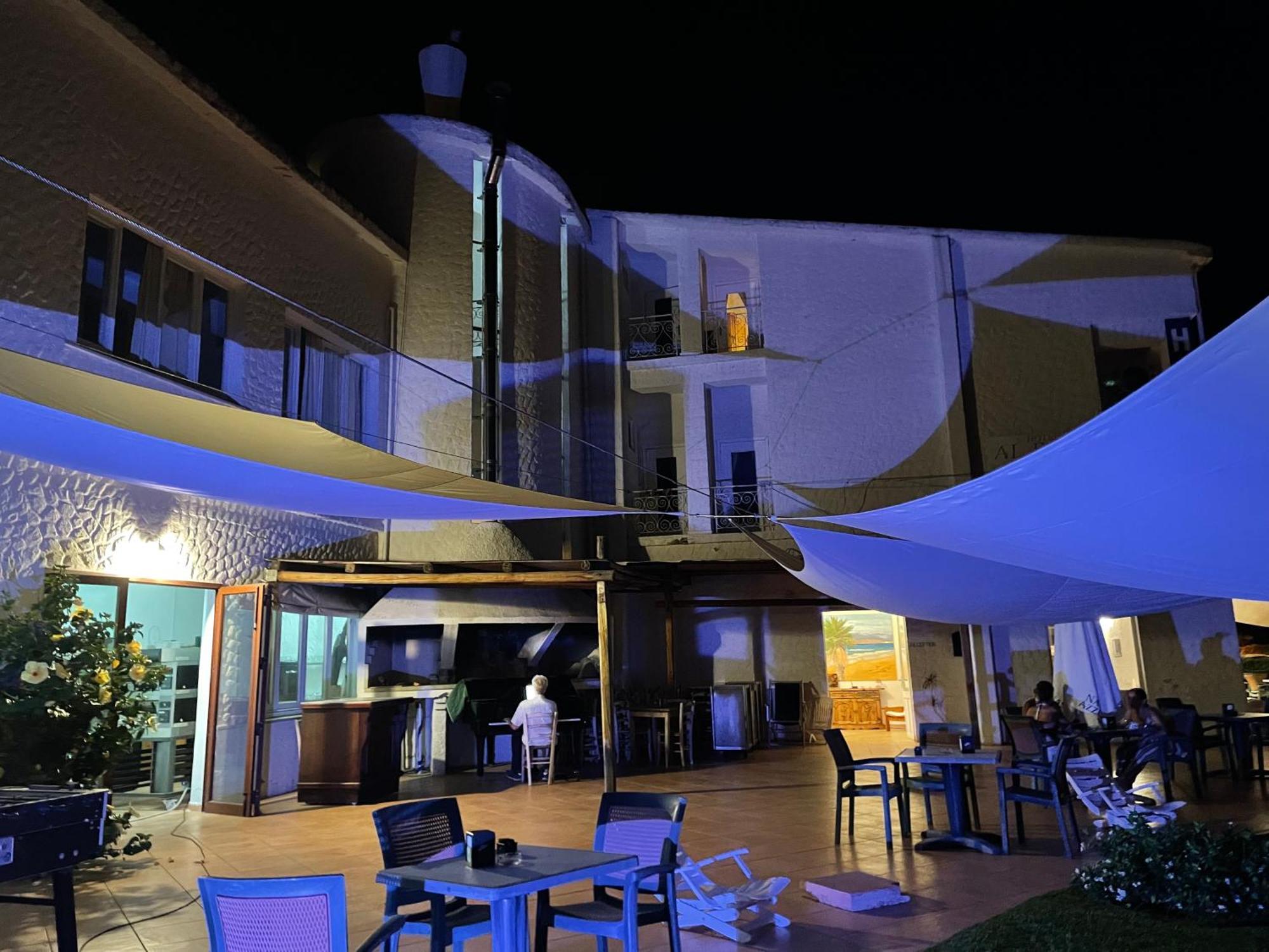 Hotel Al Faro Spiaggia La Cinta Santeodoro San Teodoro  Exteriör bild